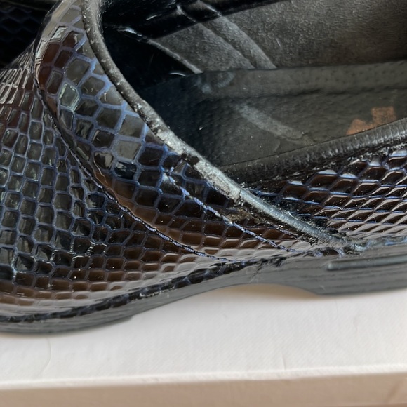 Women’s Dansko clogs. Navy blue. Pre owned. Some signs of wear . See photos - Picture 6 of 9